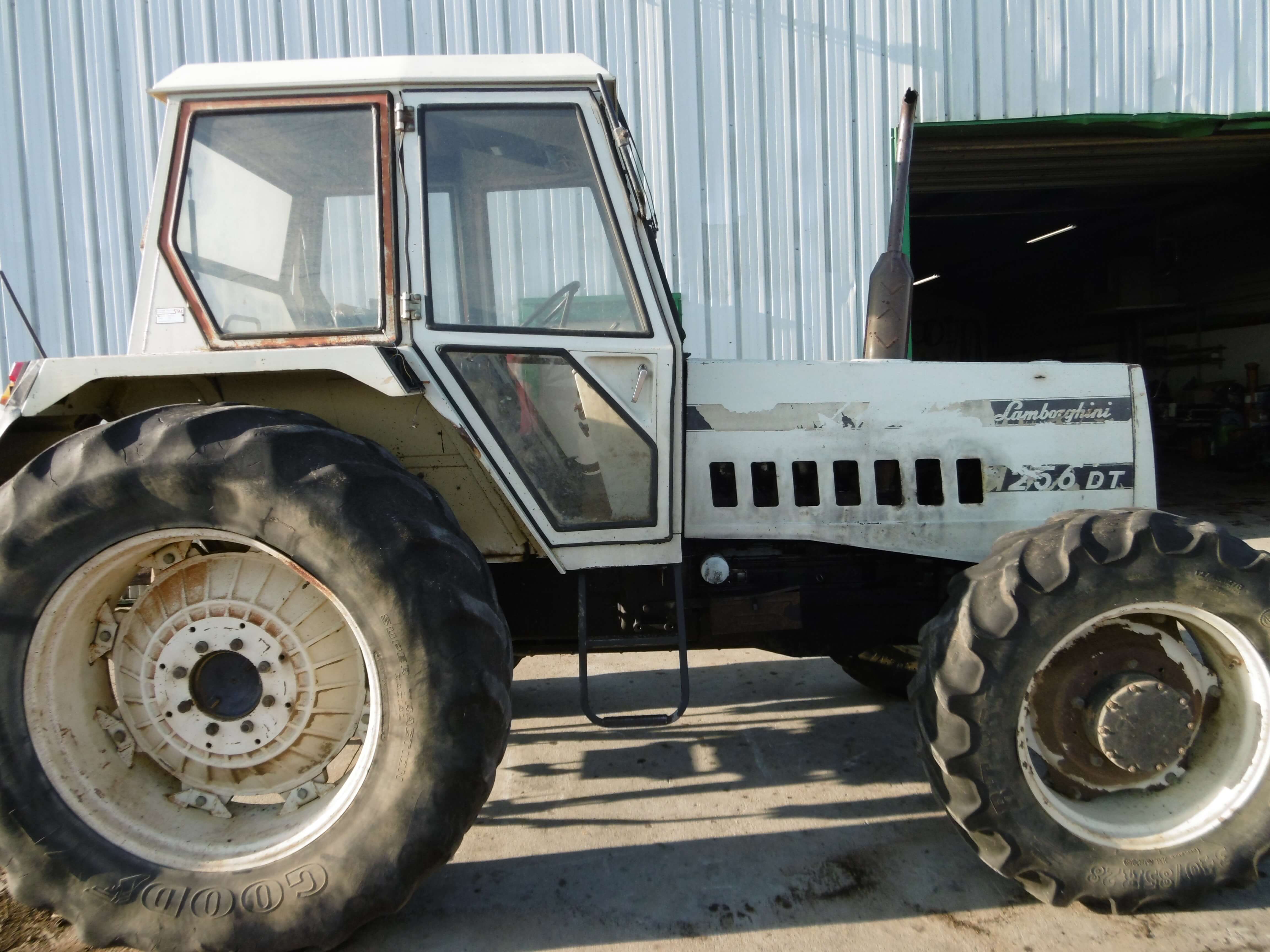 TRACTEUR AGRICOLE 1256 DT Diffusion Directe