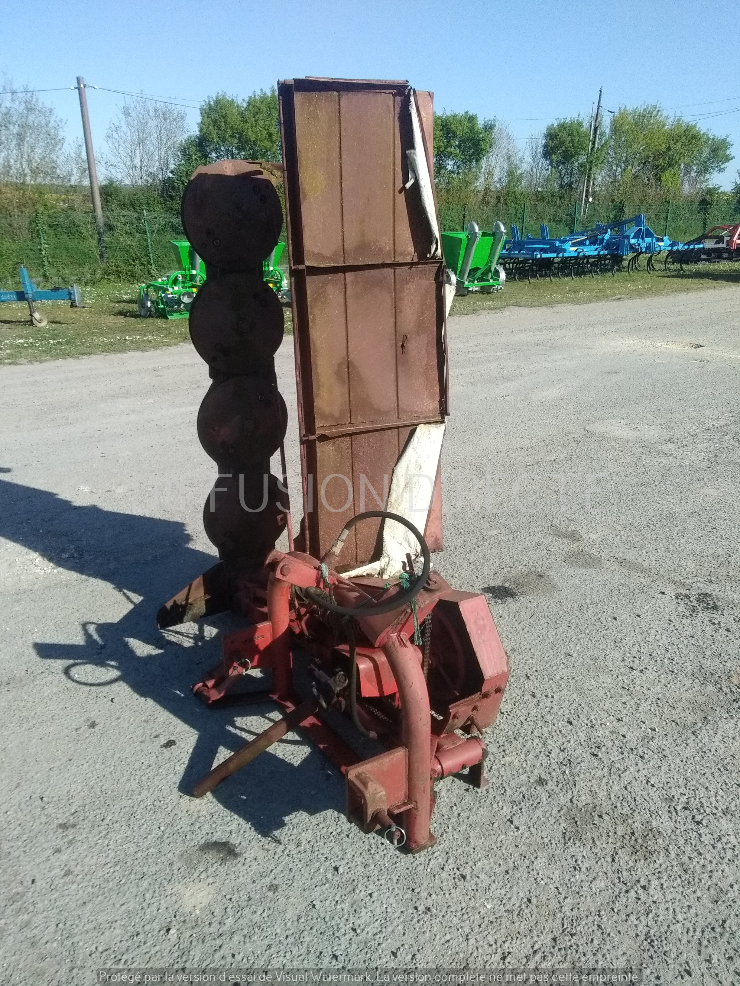 INTERNATIONAL FAUCHEUSE 31 04 Faucheuse