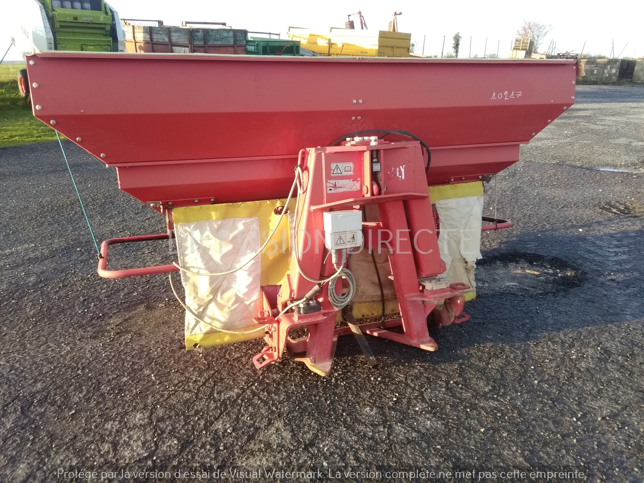 LELY DISTRIBUTEUR D'ENGRAIS CENTERMATIC PESEE Distributeur d'Engrais