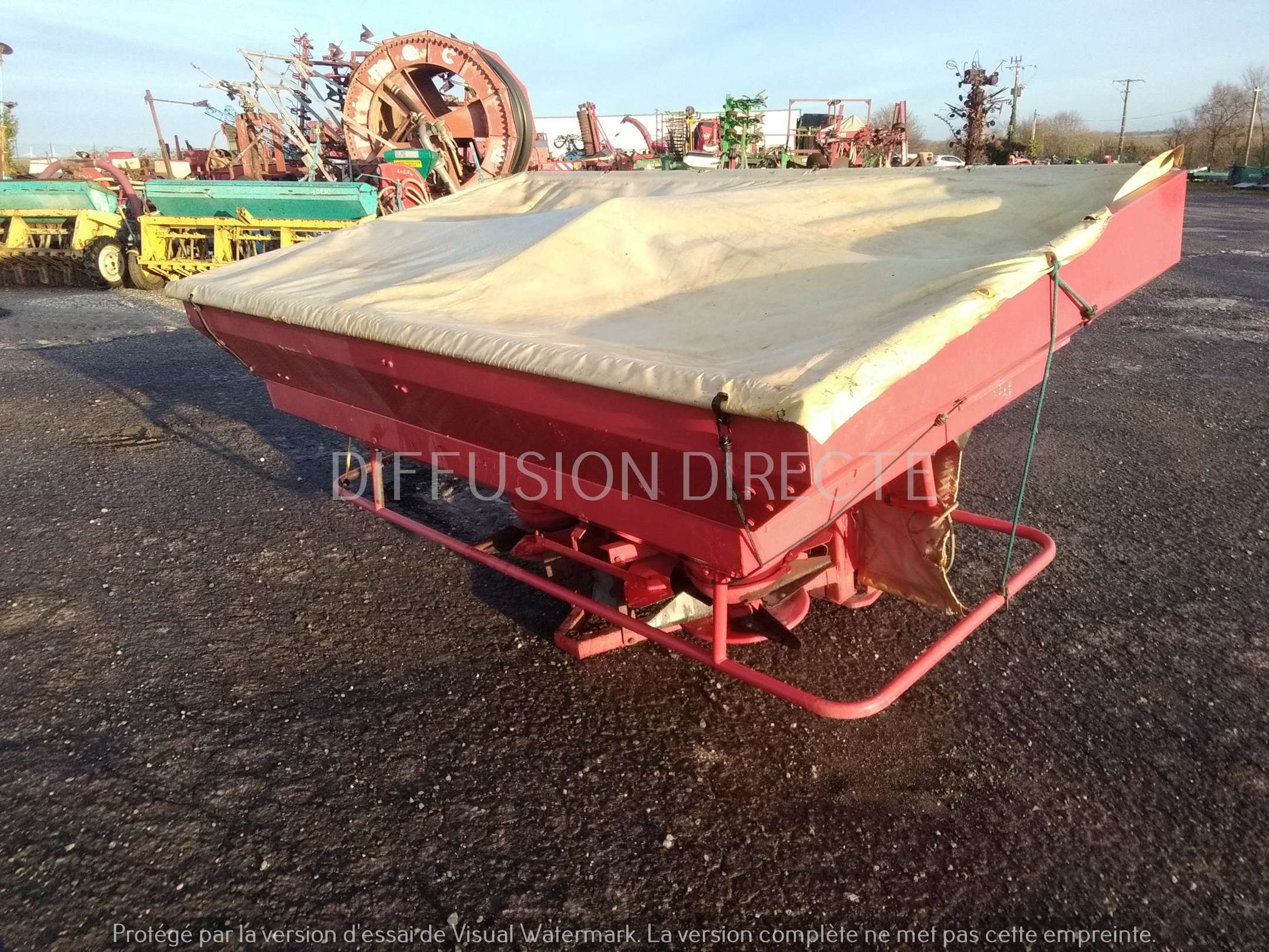 LELY DISTRIBUTEUR D'ENGRAIS CENTERMATIC PESEE Distributeur d'Engrais