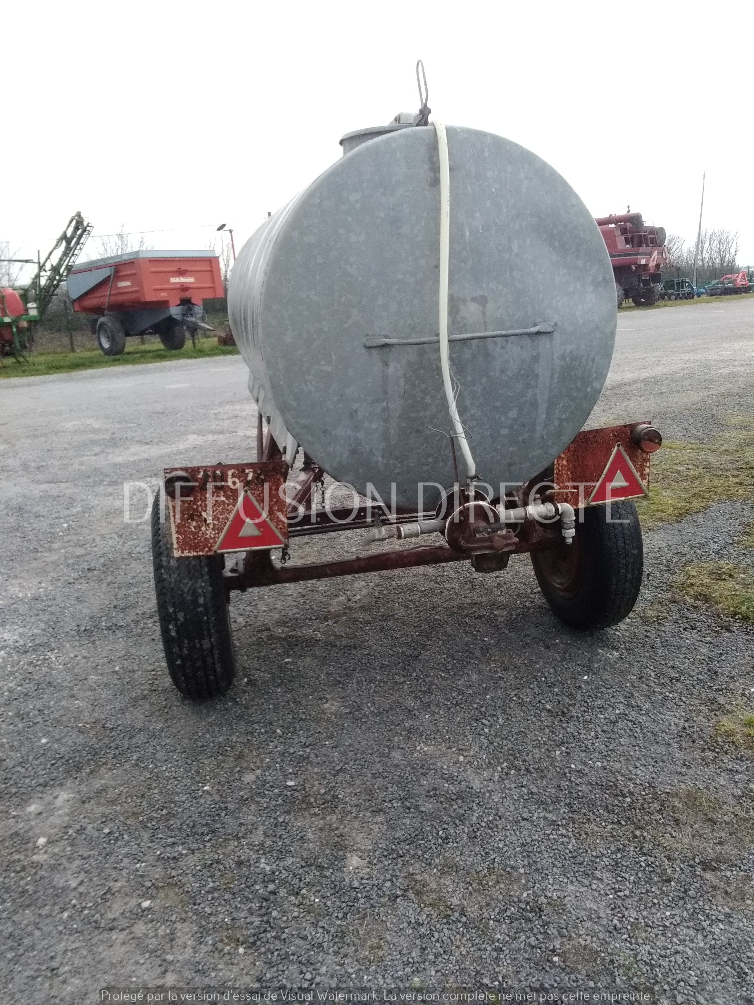  TONNE A EAU 1500 Divers