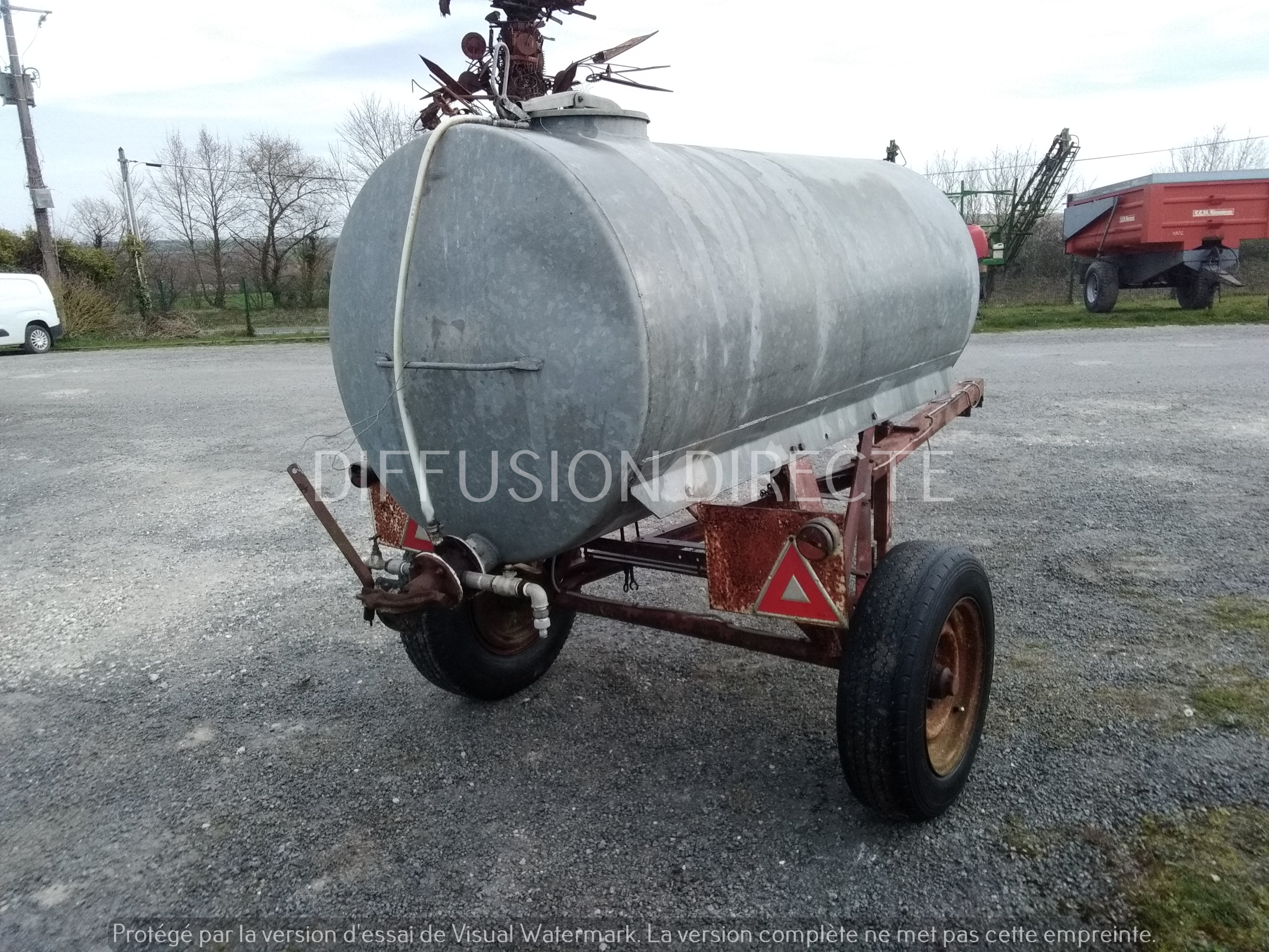  TONNE A EAU 1500 Divers