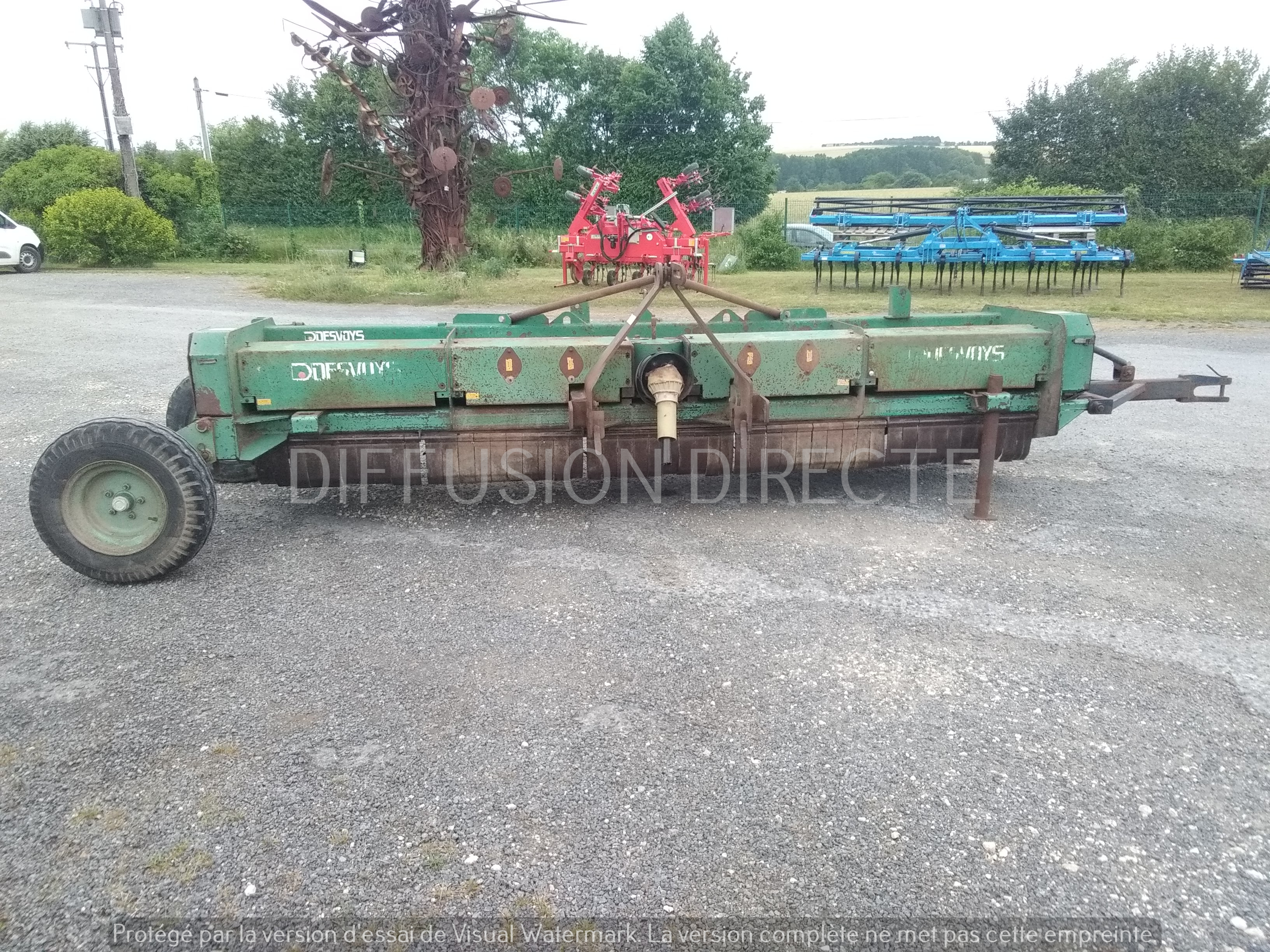 DESVOYS BROYEUR A AXE HORIZONTAL 2400 Broyeur - Gyro - Epareuse