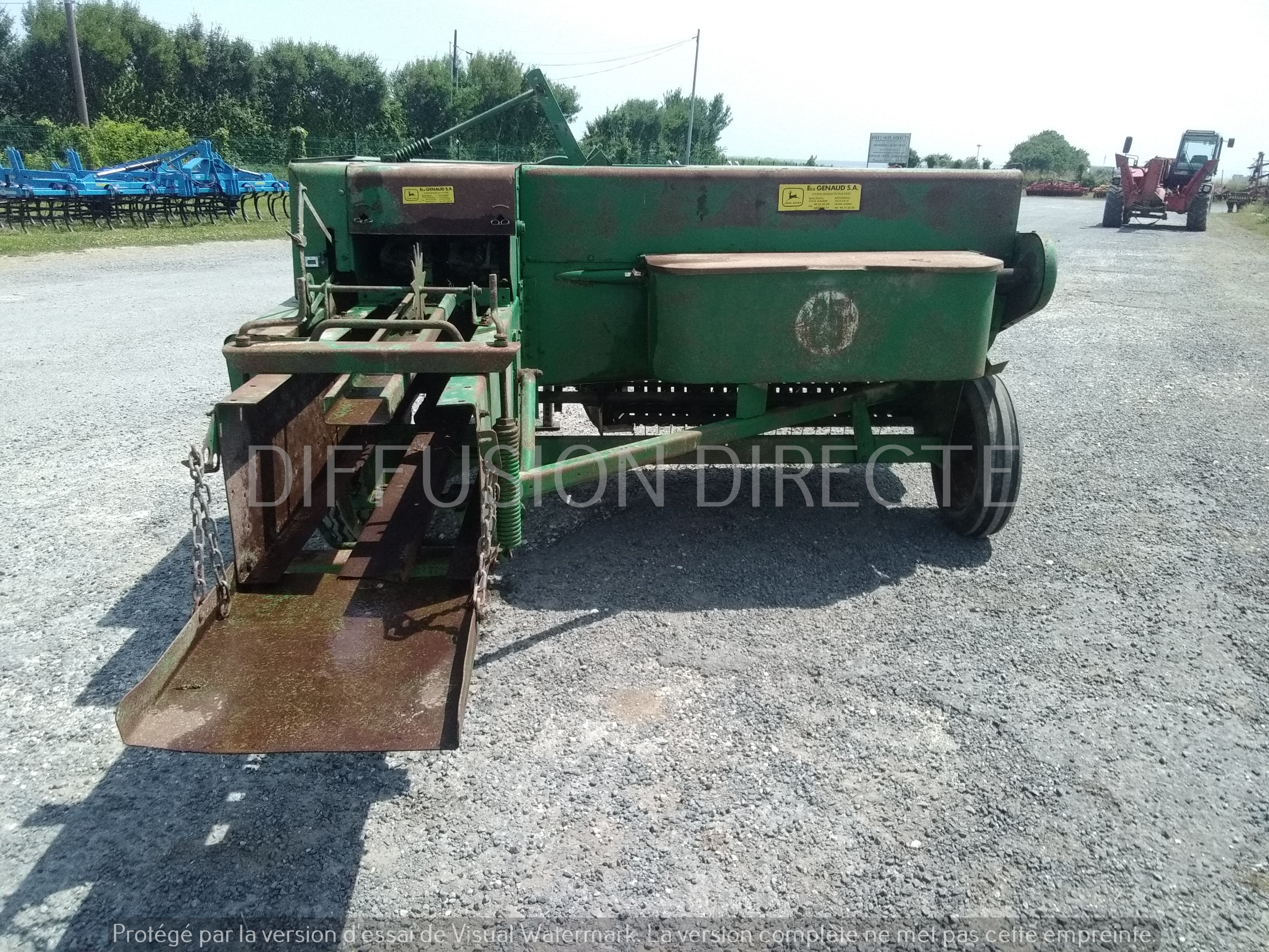 JOHN DEERE PRESSE MOYENNE DENSITE 332 Presse - Round Baller
