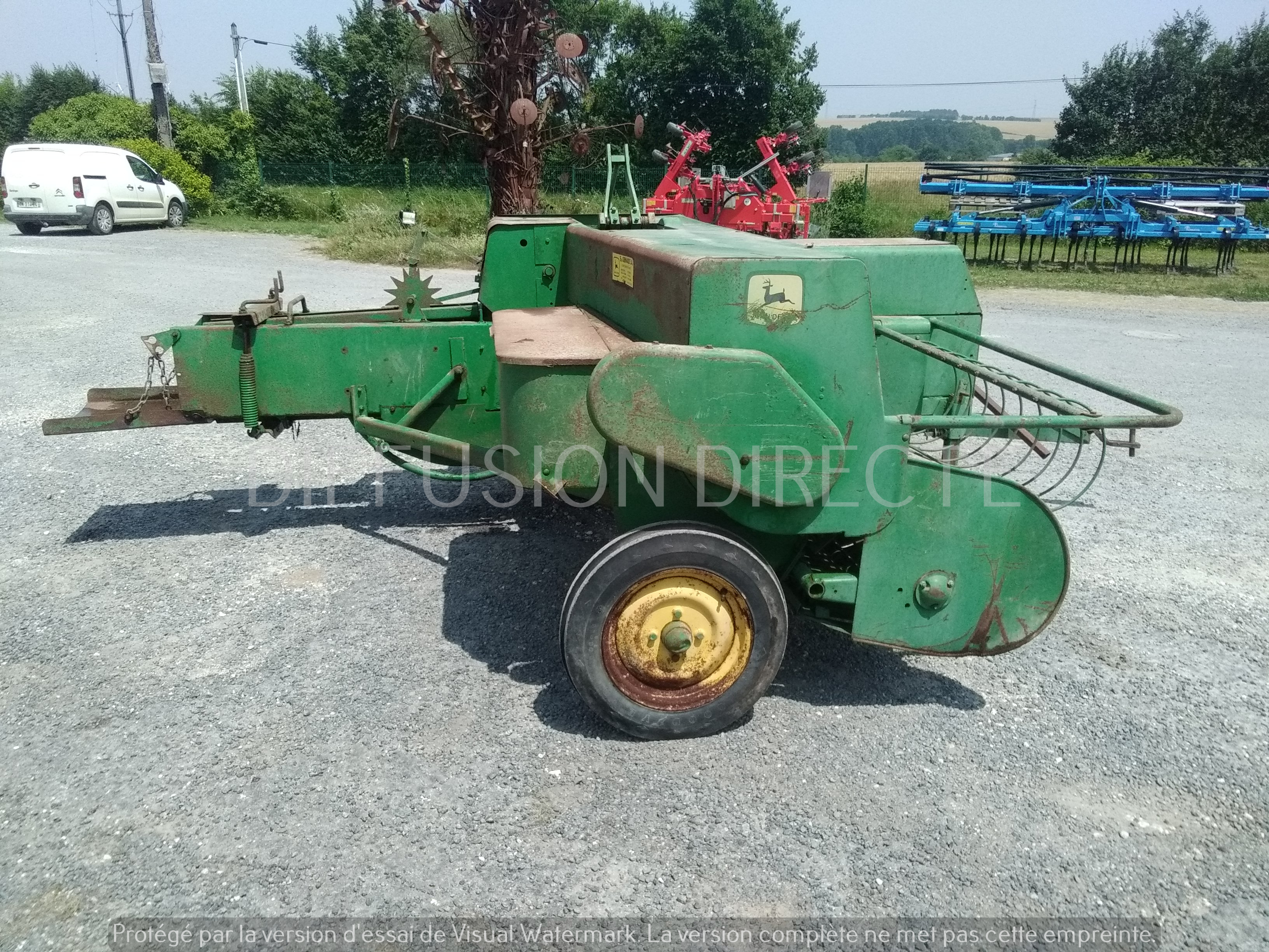 JOHN DEERE PRESSE MOYENNE DENSITE 332 Presse - Round Baller