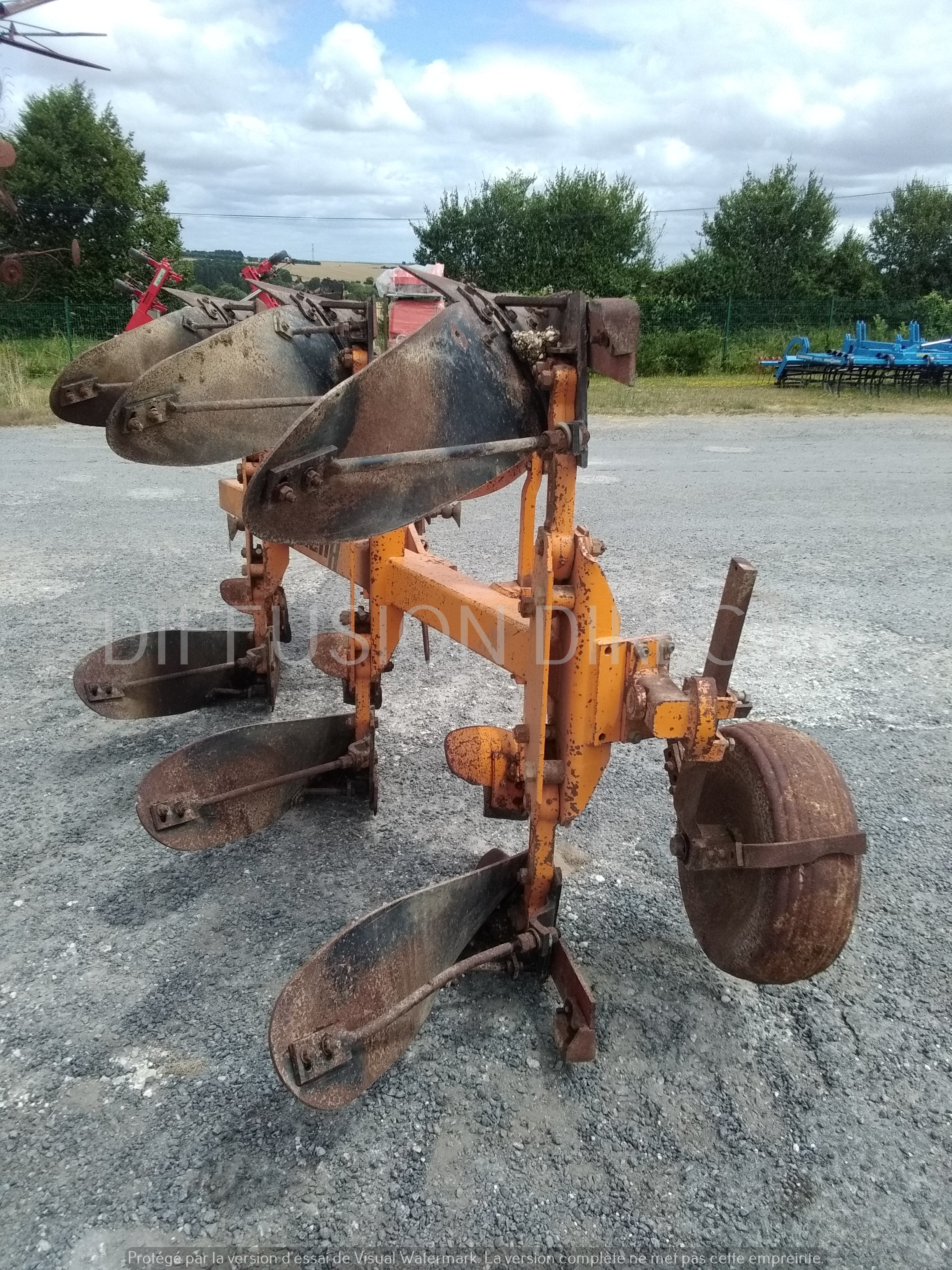 HUARD CHARRUE TRE 65 T Charrue