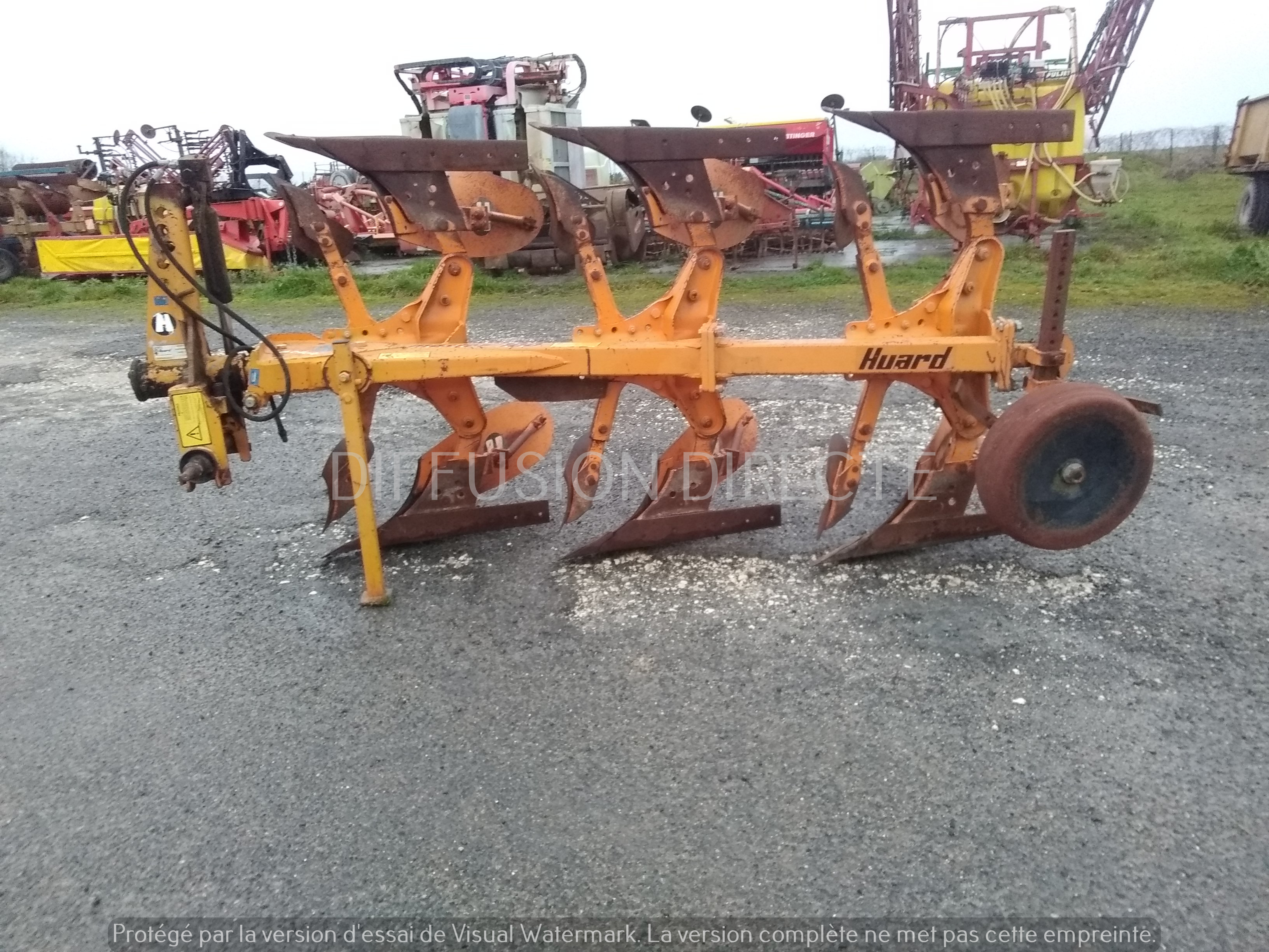 HUARD CHARRUE M 100 Charrue