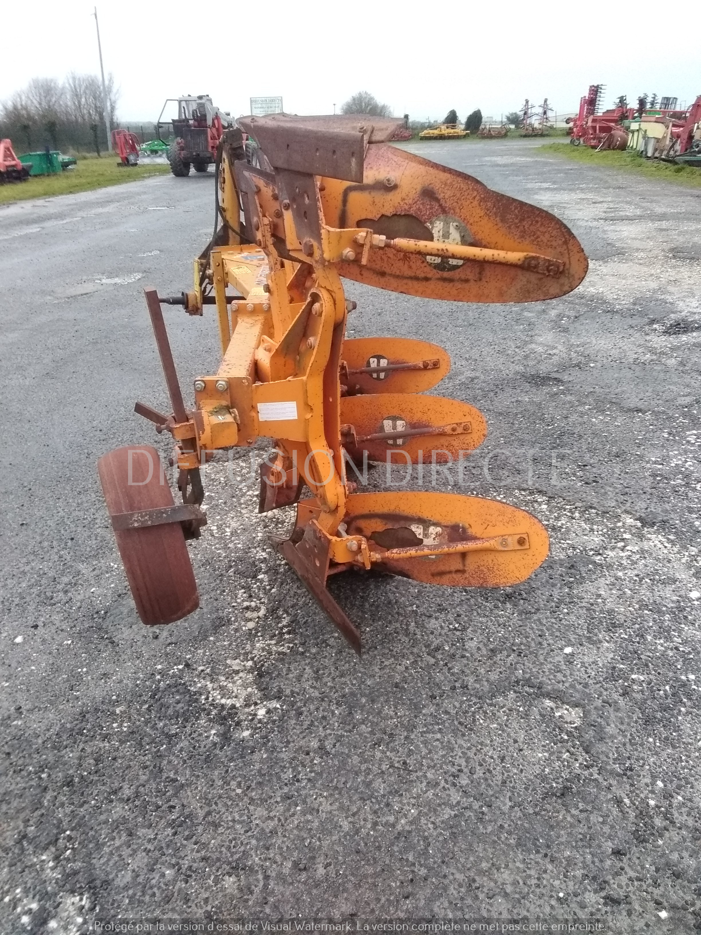 HUARD CHARRUE M 100 Charrue