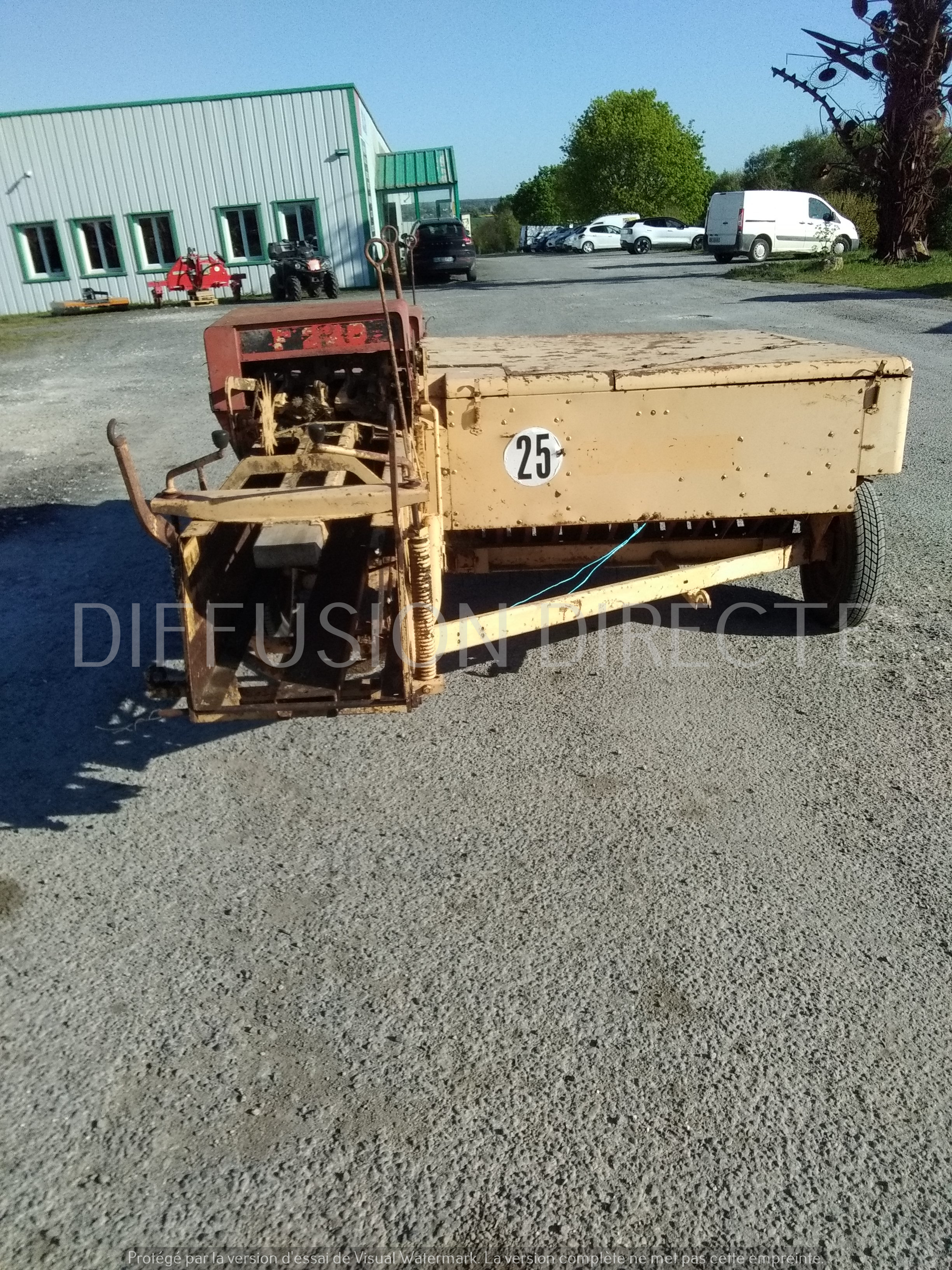 CASE PRESSE MOYENNE DENSITE F 220 Presse - Round Baller