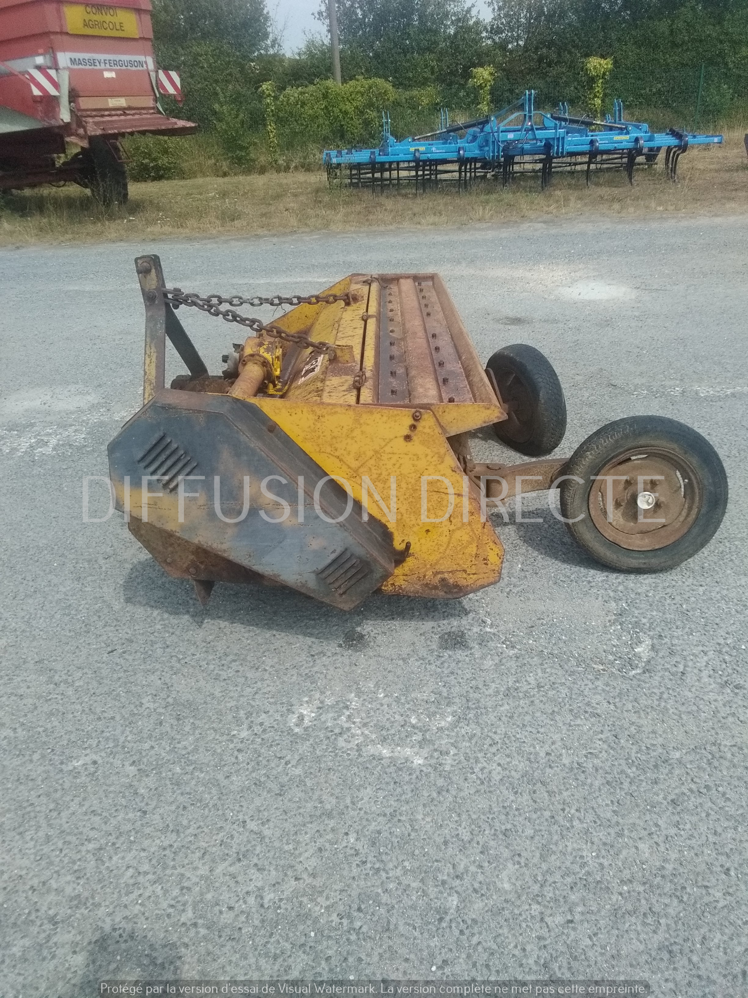 GYRAX BROYEUR A AXE HORIZONTAL TP 2600 Broyeur - Gyro - Epareuse