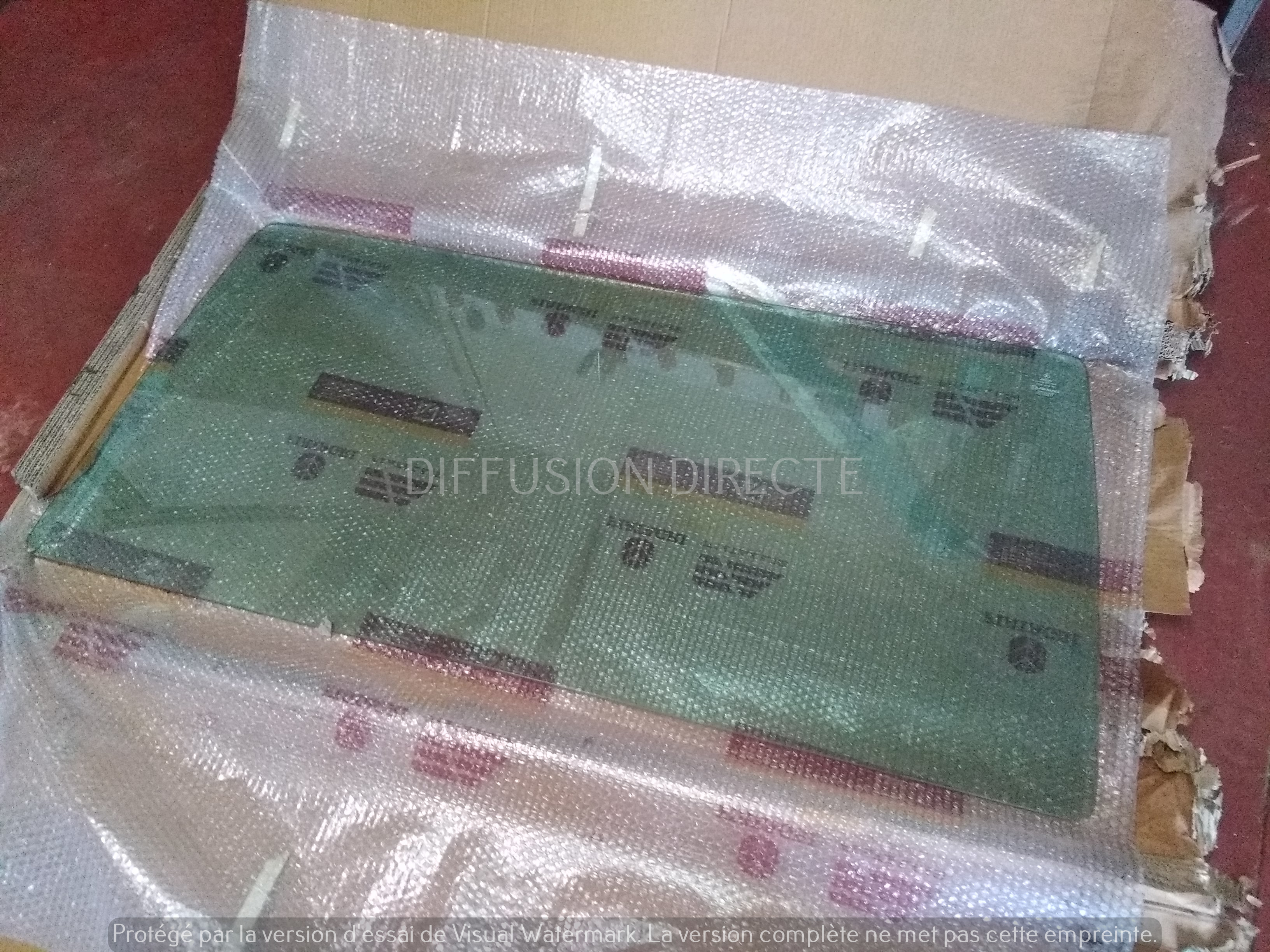  VITRE CABINE : VITRE DE PARE-BRISE POUR TRACTEURS FIAT Destockage pièces neuves et occasions