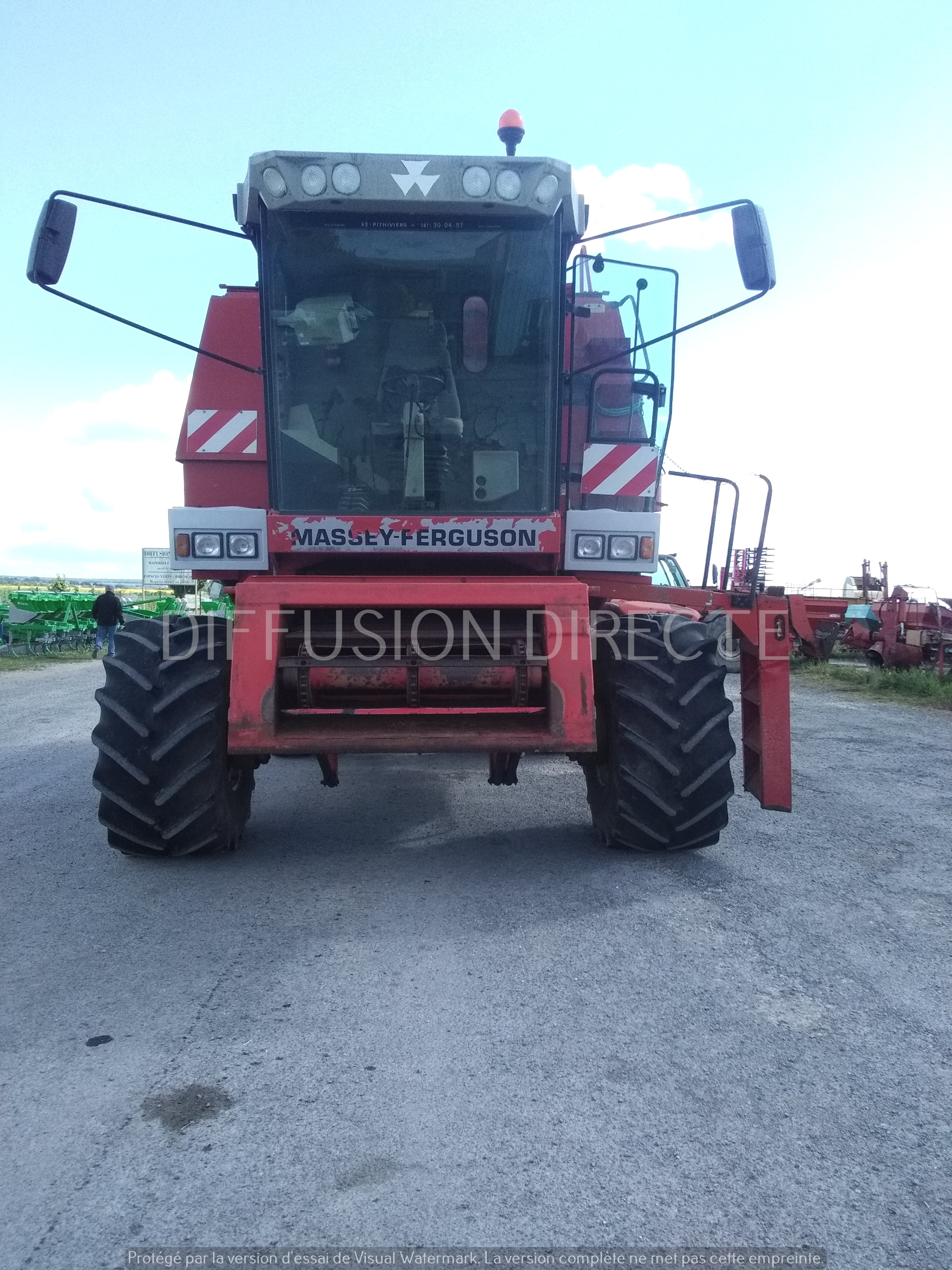 MASSEY FERGUSON MOISSONNEUSE BATTEUSE 32 Moissonneuse Batteuse - Ensileuse