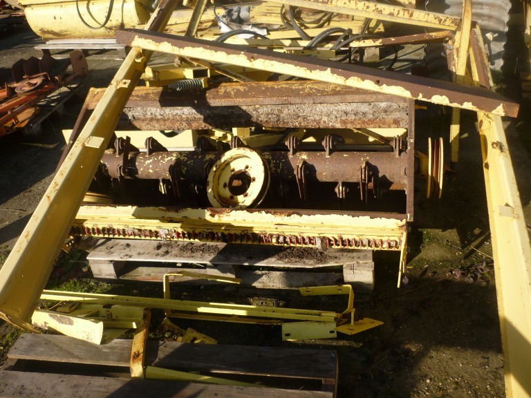 NEW HOLLAND LOT DE BROYEURS NEW HOLLAND Cueilleur - Coupe - Accessoires