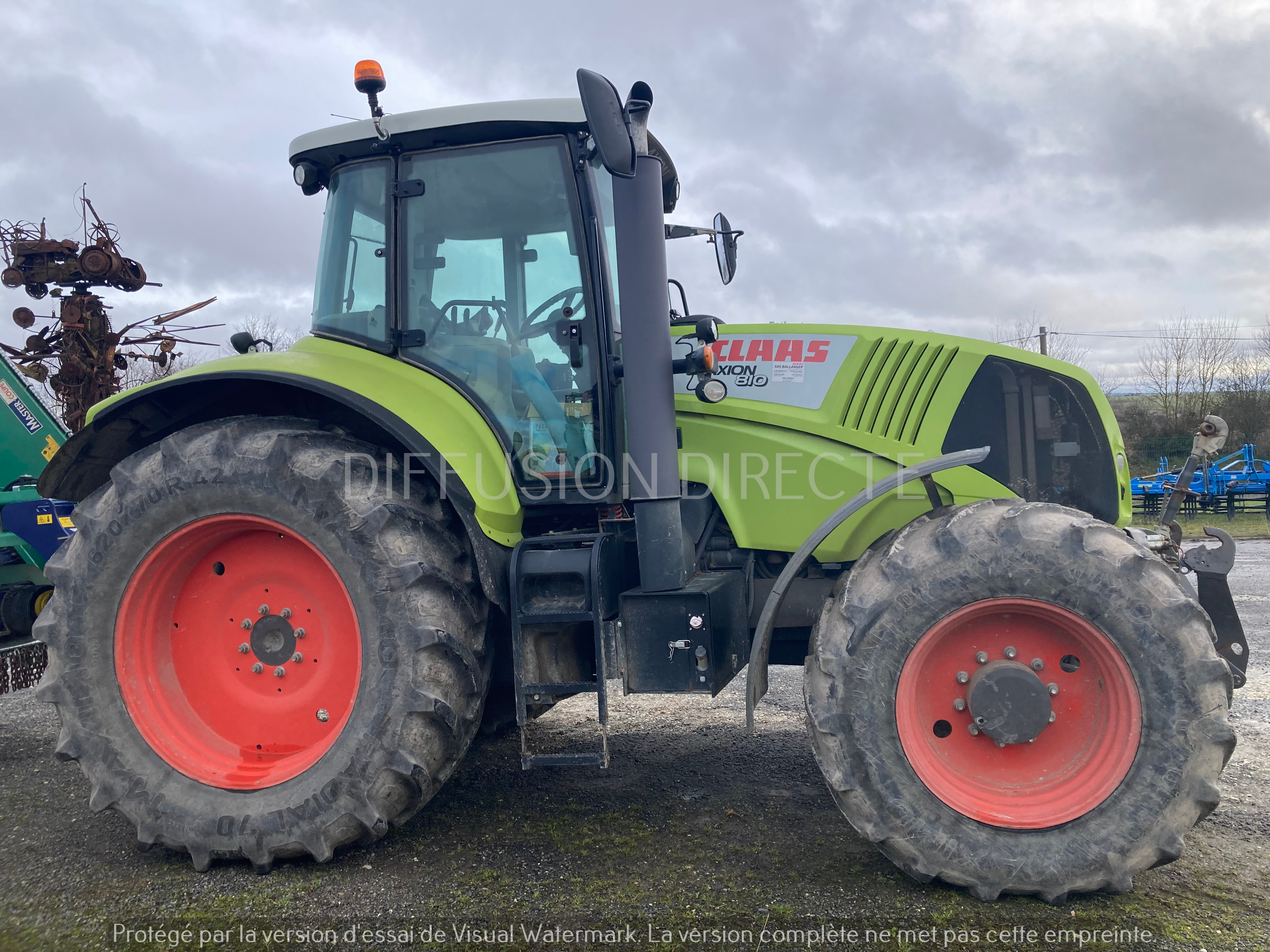 CLAAS TRACTEUR AGRICOLE AXION 810 Tracteur