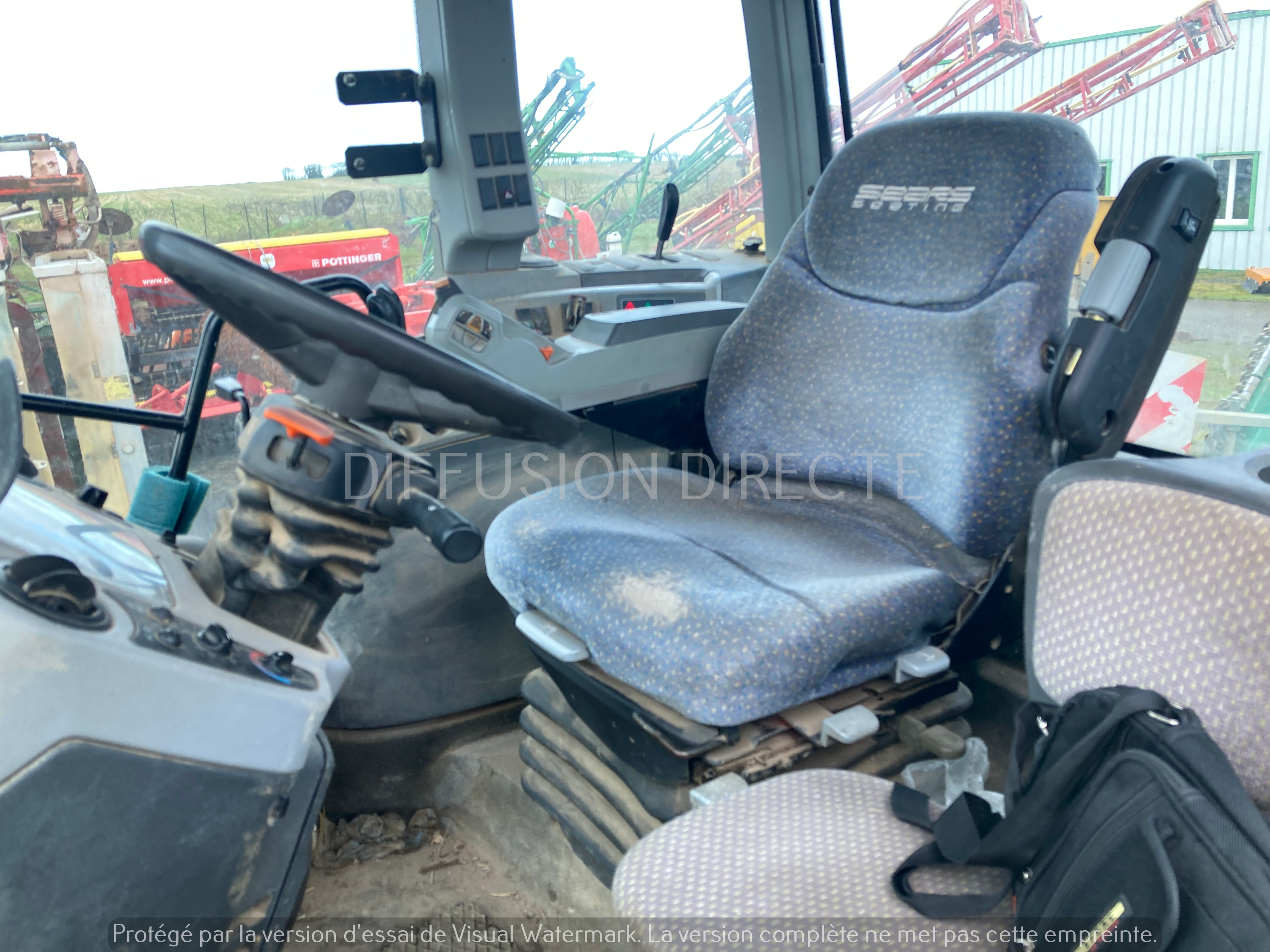 CLAAS TRACTEUR AGRICOLE AXION 810 Tracteur