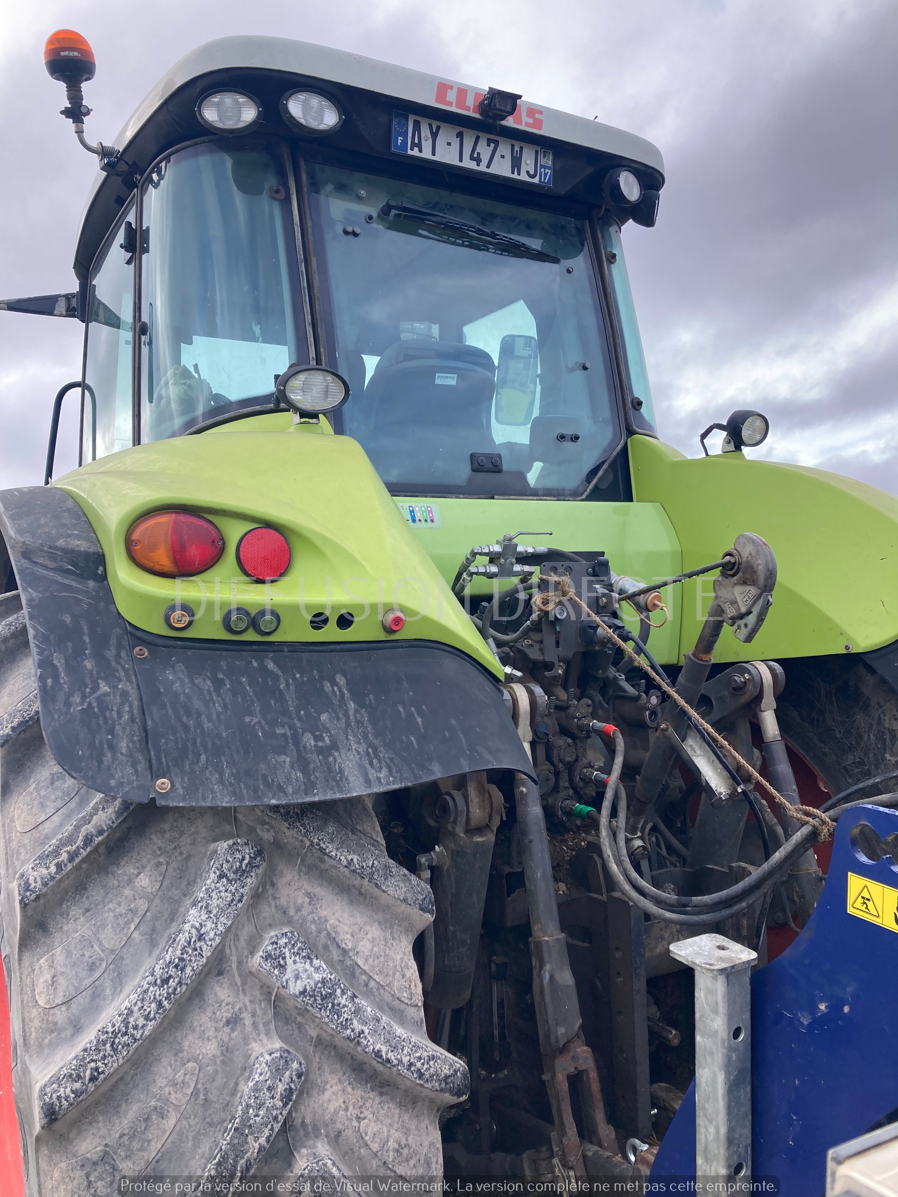 CLAAS TRACTEUR AGRICOLE AXION 810 Tracteur