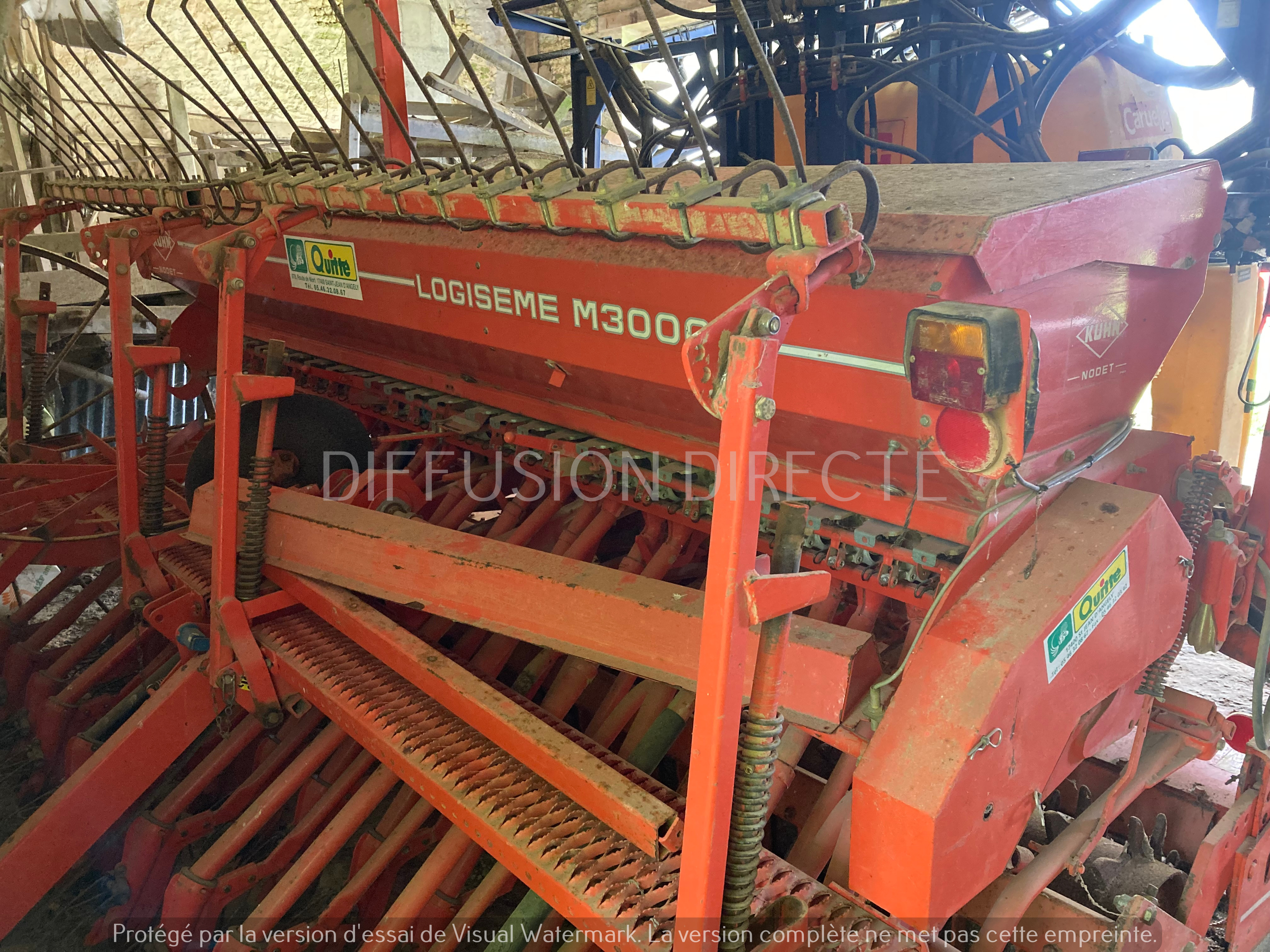 KUHN COMBINE DE SEMIS M 3000 Semoir en Ligne