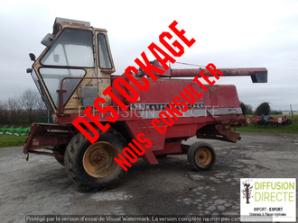 MASSEY FERGUSON MOISSONNEUSE BATTEUSE 620 Moissonneuse Batteuse - Ensileuse