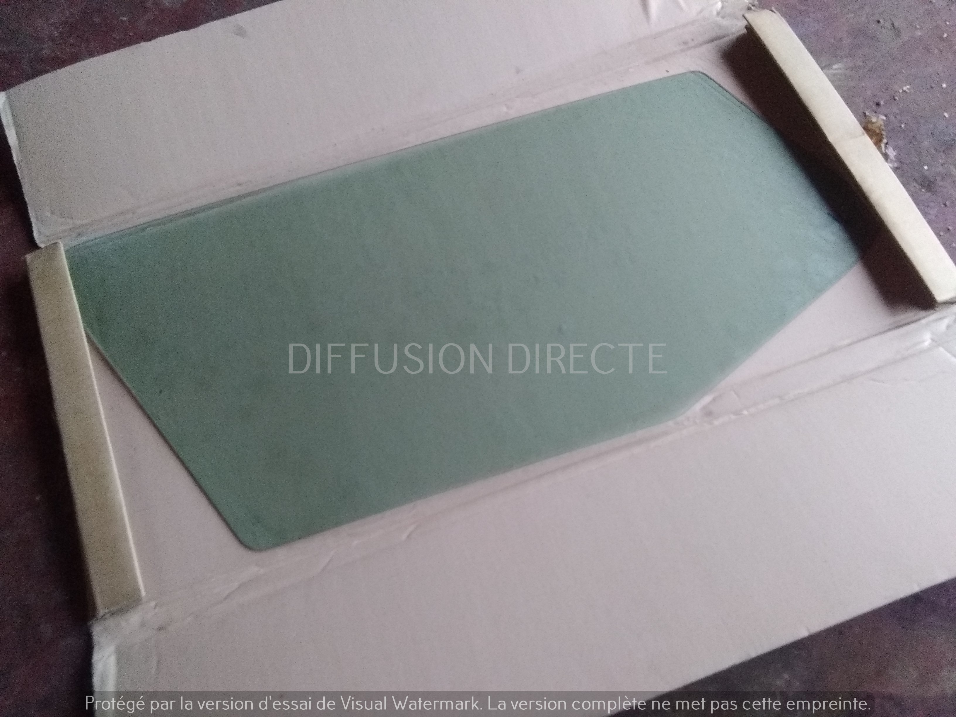  VITRE CABINE : VITRE PORTE GAUCHE POUR TRACTEURS FIAT Destockage pièces neuves et occasions